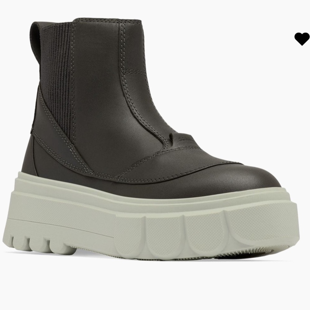 Sorel 
Caribou x Chelsea boot